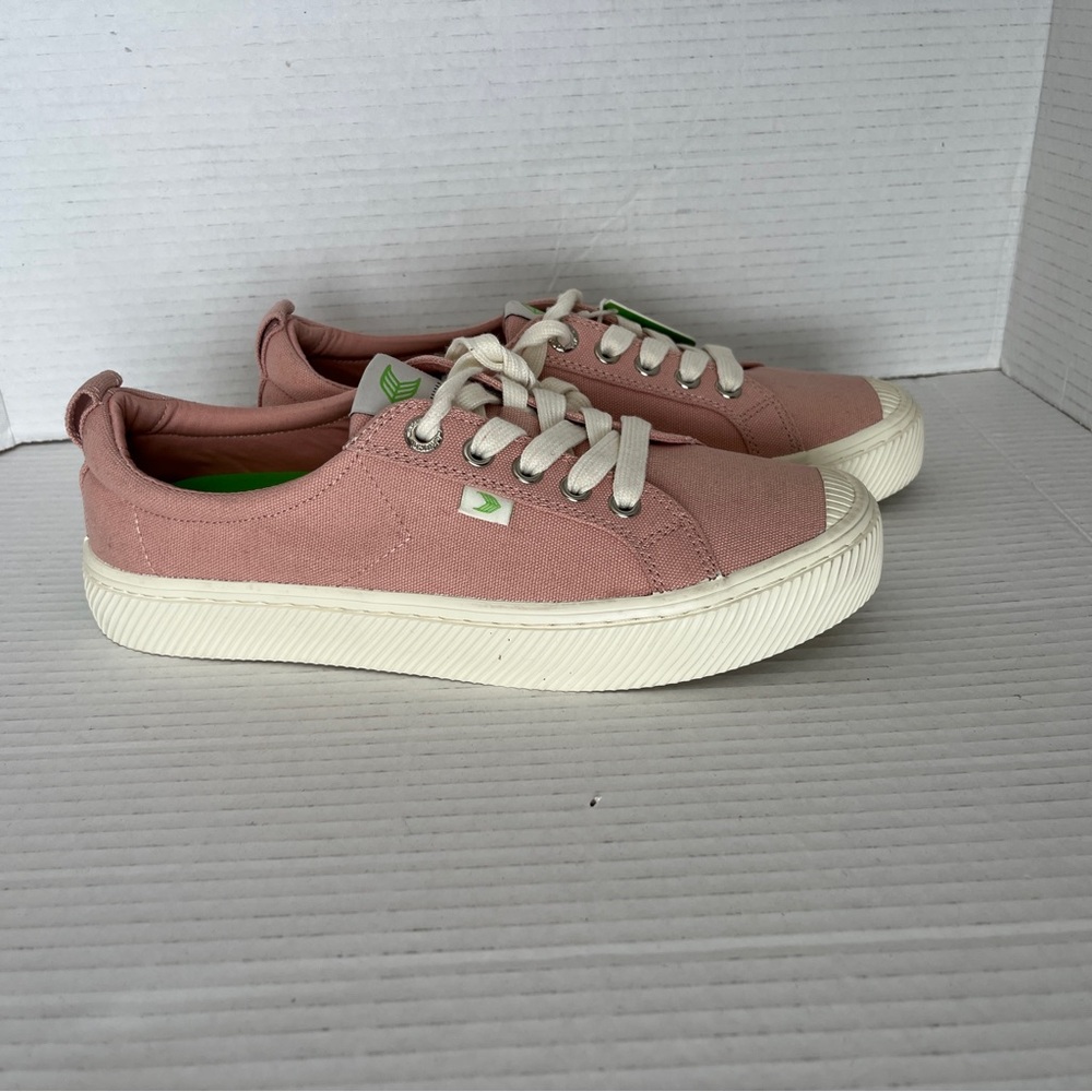 NWT‎ Cariuma canvas shoes